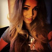 Sandra Kubicka taking a selfie