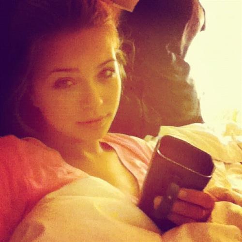 Sandra Kubicka taking a selfie