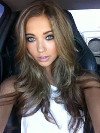 Sandra Kubicka taking a selfie