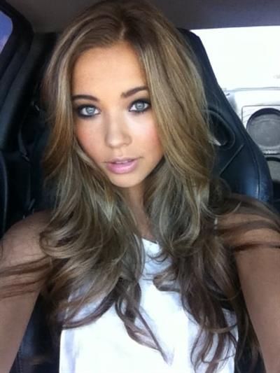 Sandra Kubicka taking a selfie