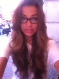 Sandra Kubicka taking a selfie