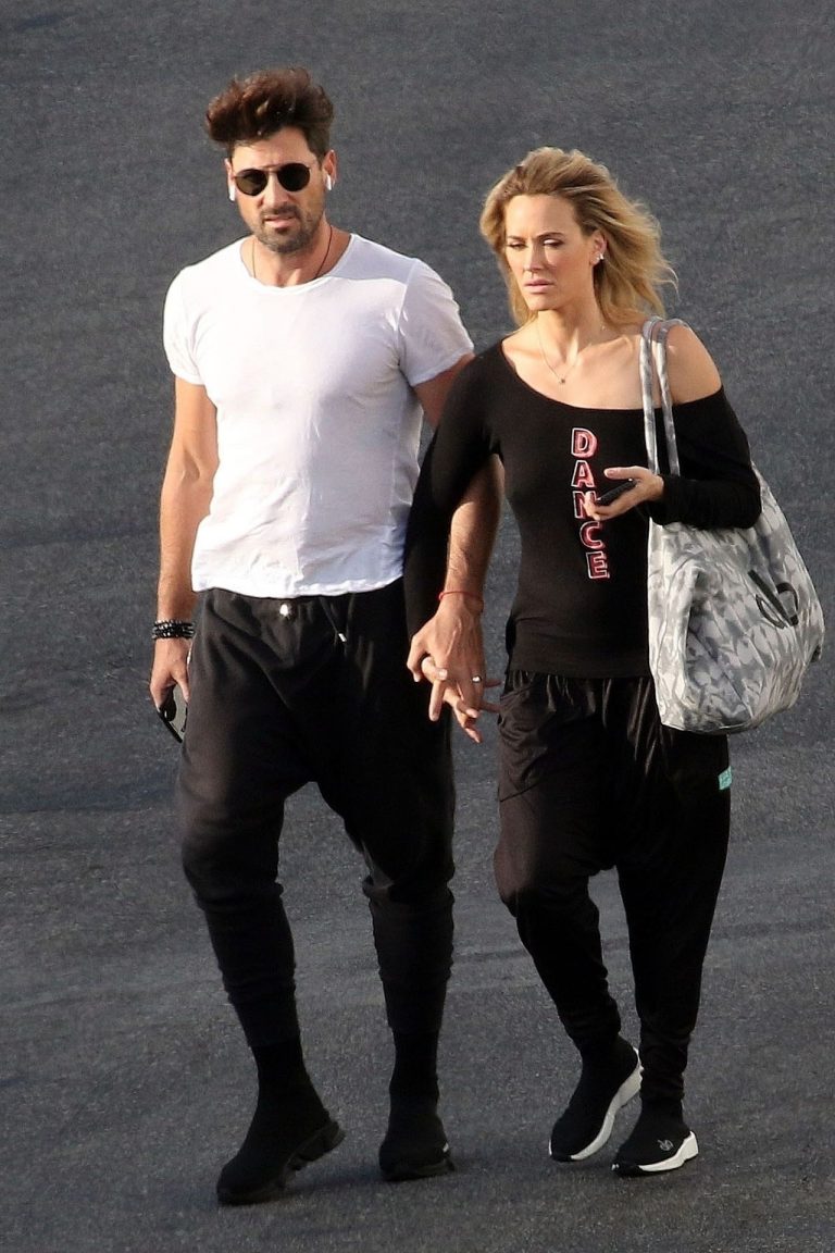 Peta Murgatroyd braless boobs in a black top showing off her tits seen by paparazzi.









