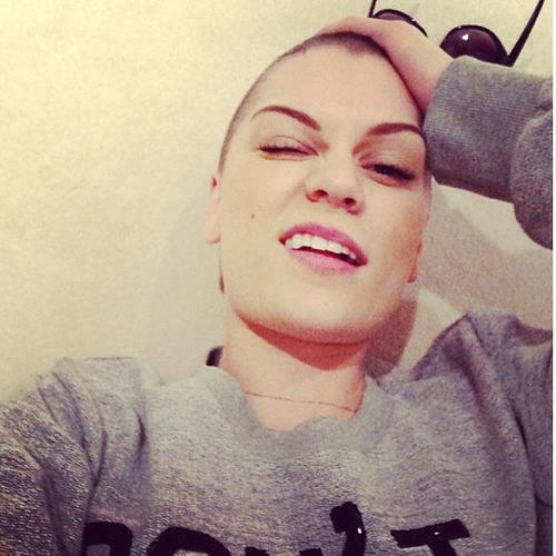 Jessie James Decker taking a selfie