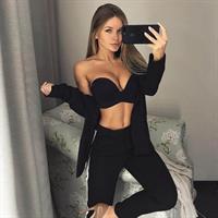 Natali Gubner taking a selfie