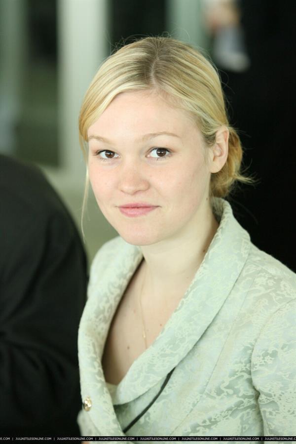 Julia Stiles