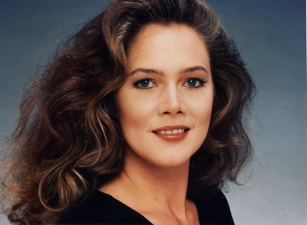 Kathleen Turner Pictures (98 Images)