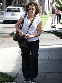 Rhea Perlman