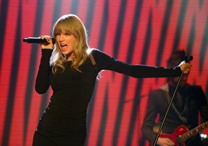Taylor Swift  The Graham Norton Show  performance in London - Feb 22, 2013 