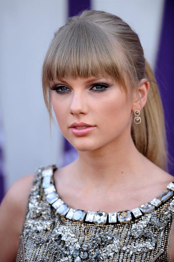 Taylor Swift 48th Annual Academy of Country Music Awards in Las Vegas 4/7/13 