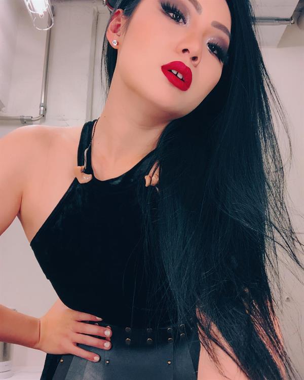 Tina Guo taking a selfie