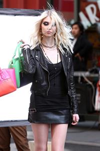 Taylor Momsen on the set of an untitled Tomomi Itano Music Video (09.04.2013) 