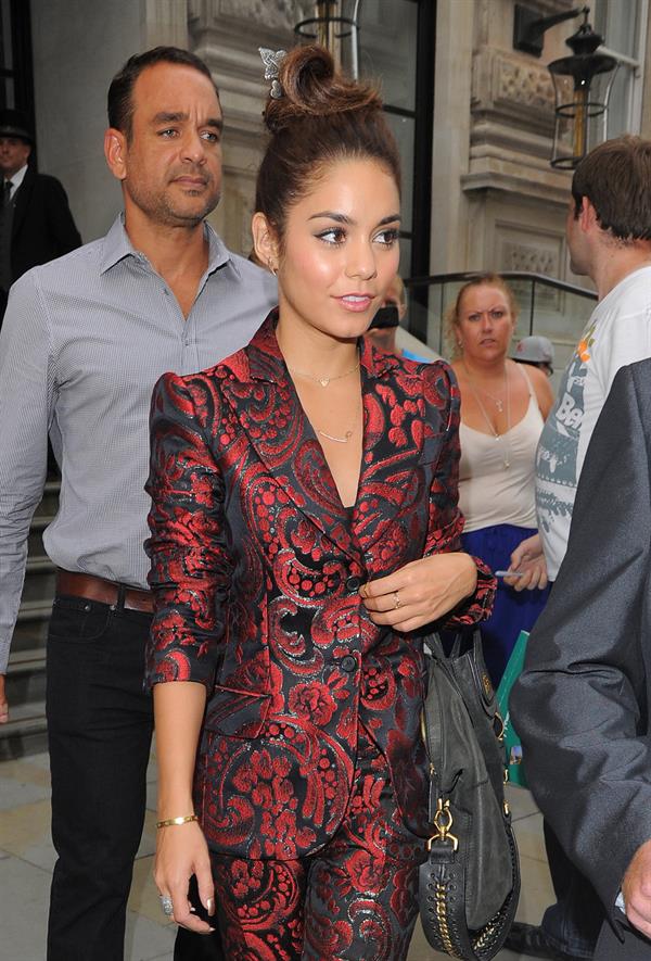 Vanessa Hudgens Arriving at the Apple Store in London, July 16, 2013 