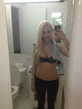 Amanda Bynes in a bikini taking a selfie