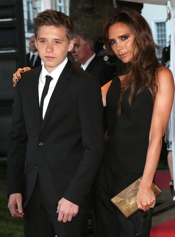 Victoria Beckham Glamour Awards at Berkeley Square Gardens (June 4) 