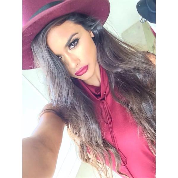 Sophia Miacova taking a selfie