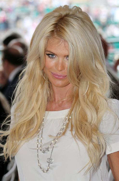 Victoria Silvstedt Lunches at the Monte-Carlo Country Club in Monaco (April 19, 2013) 