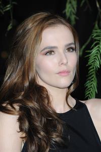 Zoey Deutch attends the premiere of Beautiful Creatures at the TCL Chinese Theater in Los Angeles (06.02.2013) 