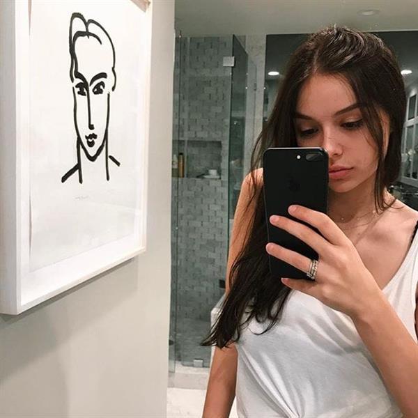 Sophie Mudd taking a selfie