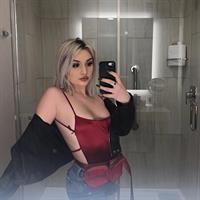 Karlee Rose taking a selfie