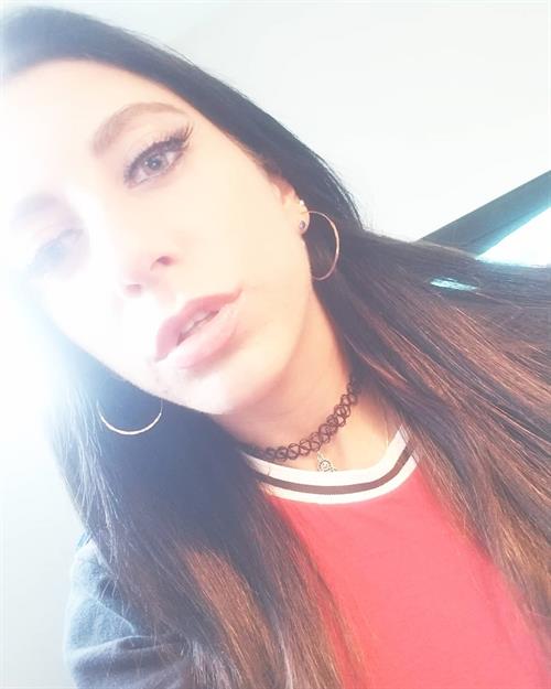 Alissa Avni taking a selfie