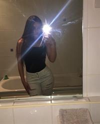 Lauren Alexis taking a selfie