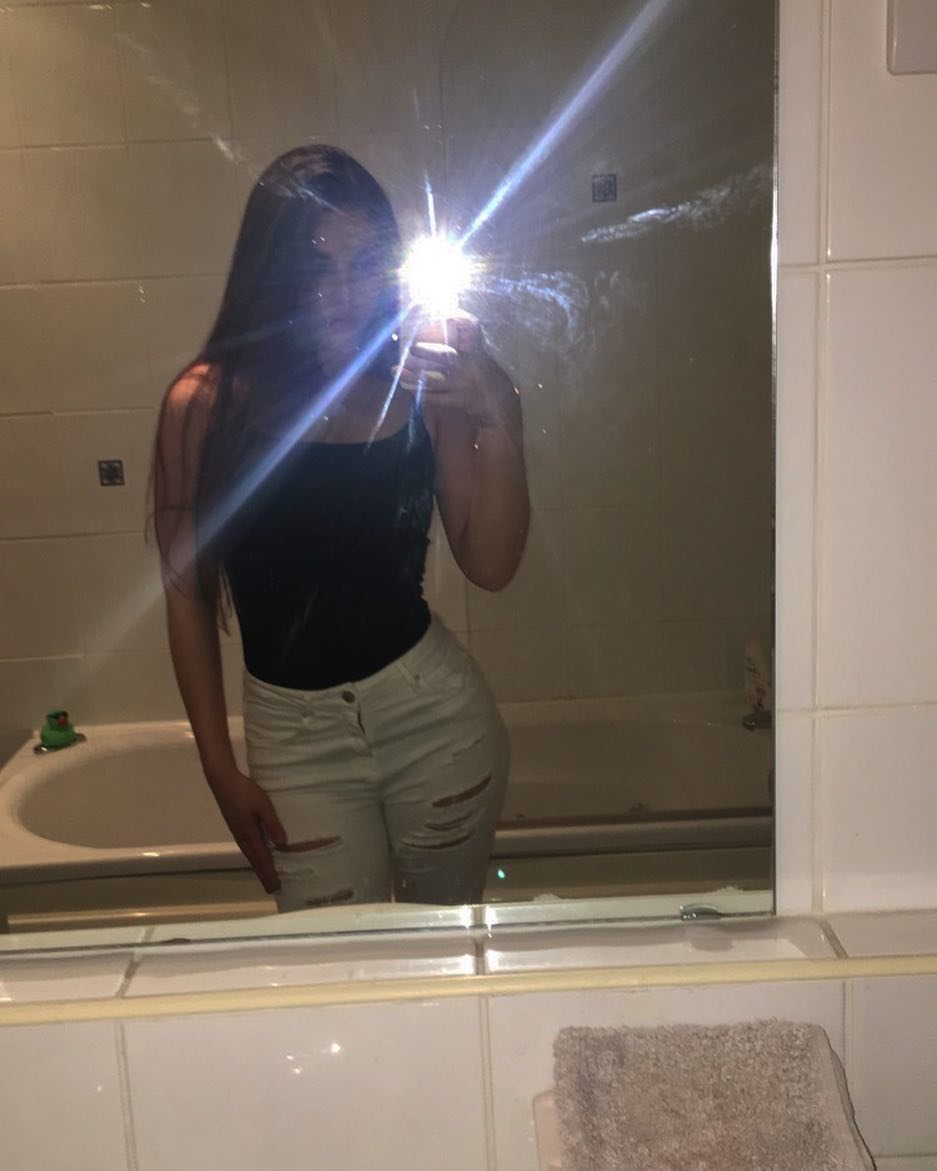 Lauren Alexis taking a selfie