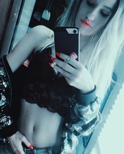 Marina Leigh taking a selfie