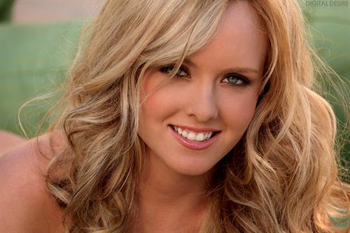 Brittany Bod teases you with her amazing naturals