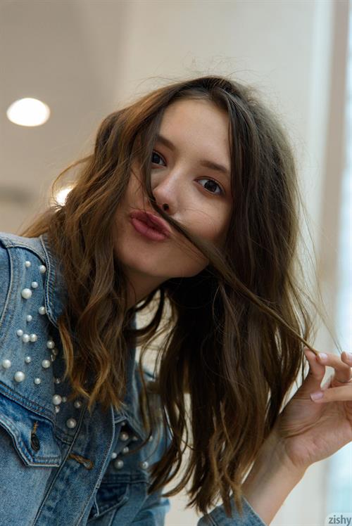 Disha Yudina Flashing Tits