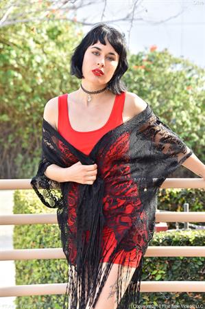 Olive Nude Pictures Elegant Flasher