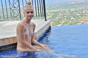 Hannah Nude Pictures The Young Look