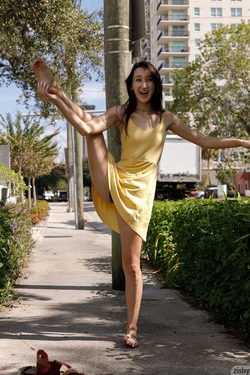 Carmen Rae Flashing Tits