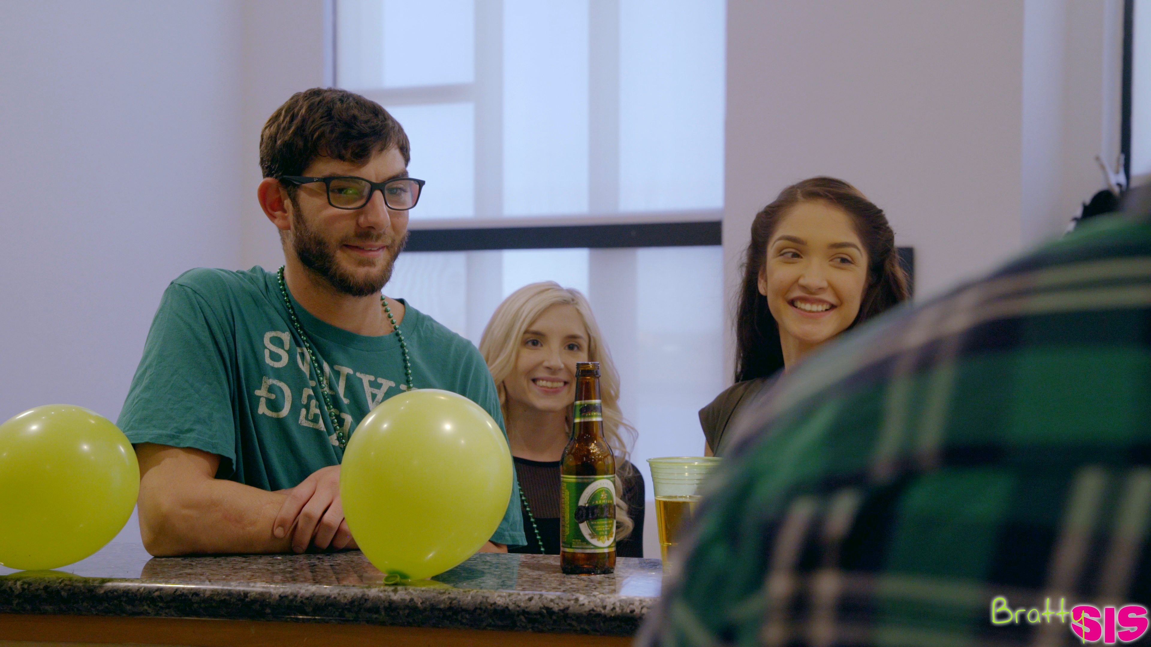 Sisters Jericha Jem and Piper Perri set aside their arguing to tag team their step brother with BJs and a horny fuck