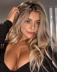 Lara McWhorter cleavage