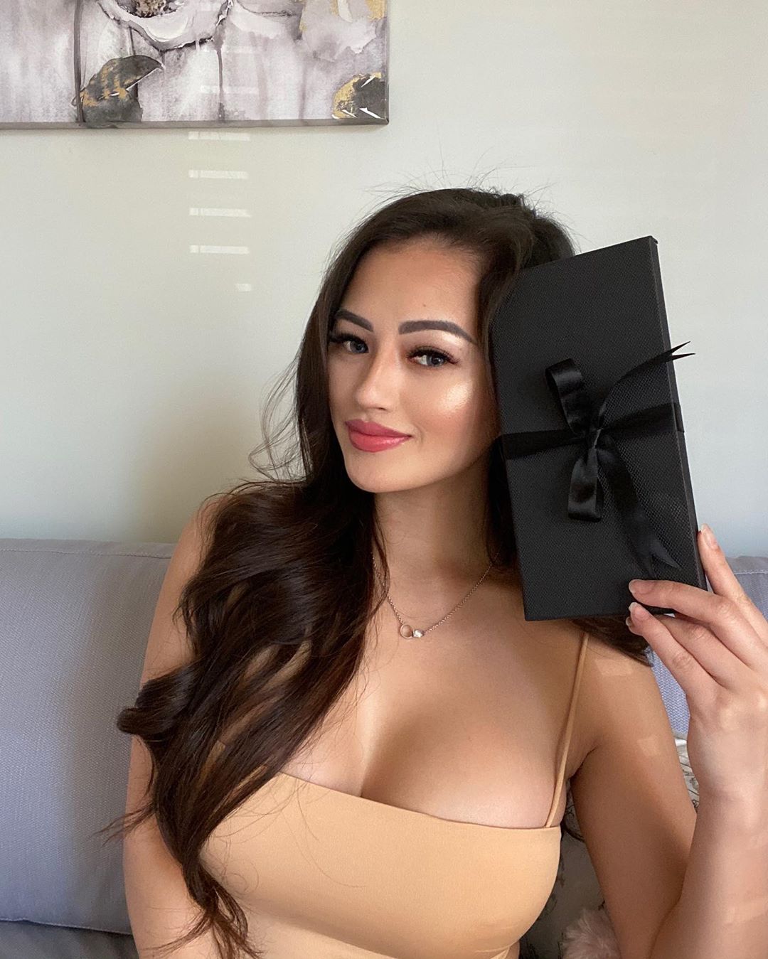 Jenny Ayyeitznhi taking a selfie