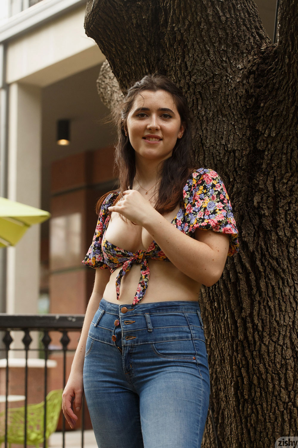 Ophelia Palantine in Jeans