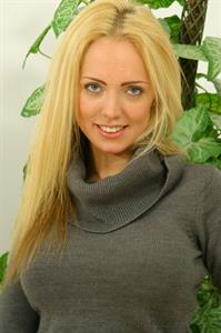  Amazing blonde in a grey jersey dress