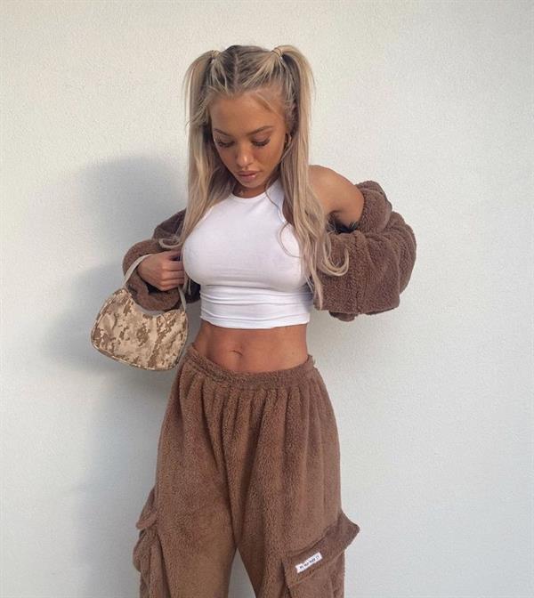 Tammy Hembrow braless boobs in a see through crop tank top showing off her big tits and big nipples.