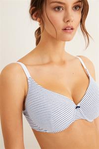 Nicola Cavanis in lingerie