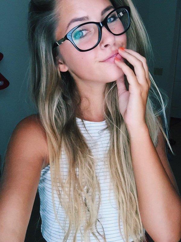 Emily Zeck taking a selfie