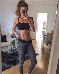 Anna Victoria taking a selfie