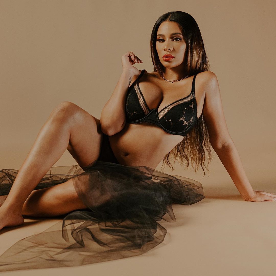 Cyn Santana in lingerie