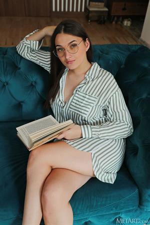 Vavilia Cristoff Nude Girl