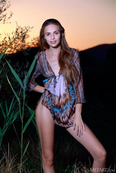 Elle Tan Sunset Hottie