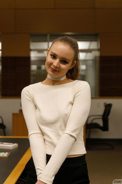 Isabella Herzog in Pantyhose