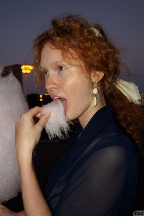 Arina Bik Flashing her Boobs