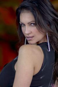 Denise Milani Photoset - Happy2013