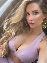 Amanda Elise Lee taking a selfie