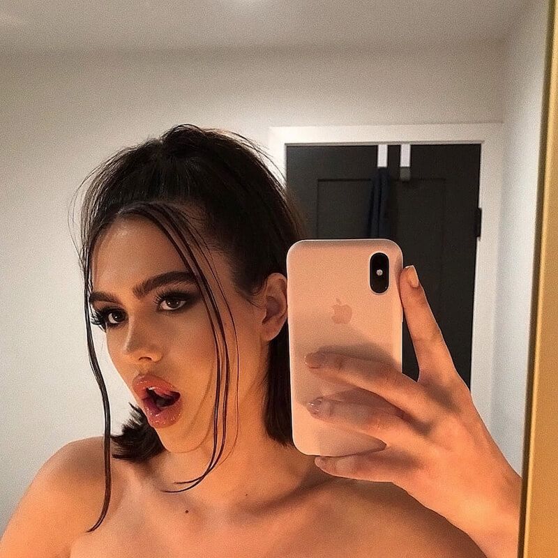 Amelia Gray Hamlin Selfie Pictures Amelia Gray Hamlin nude and sexy photo collection showing her topless boobs and sexy ass in thong bikinis and revealing outfits from her private pics and seen by paparazzi.
