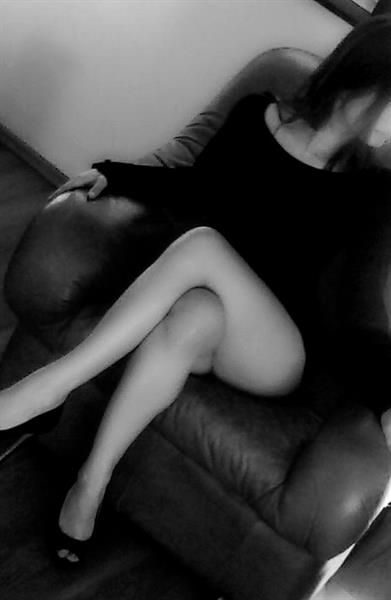 Lepricorn/Louise Hay taking a selfie